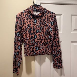 For fitted leopard top